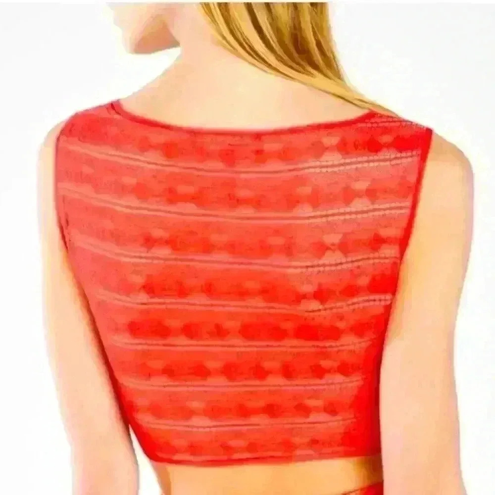 BCBG Maxazria Ivanna Hibiscus Crop
Top Red Lace - Picture 7 of 7